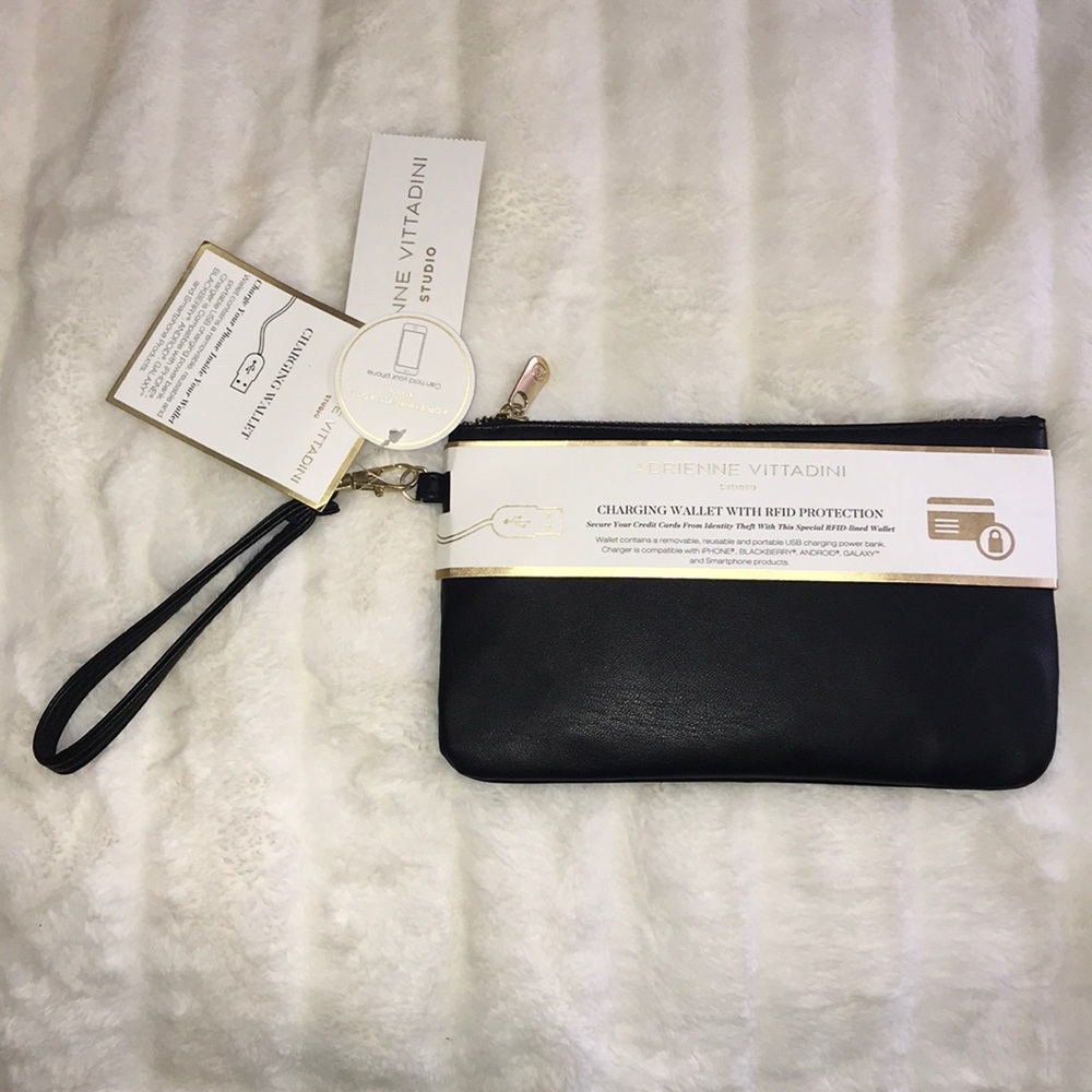 Adrienne Vittadini Charging wallet w/ RFID protect